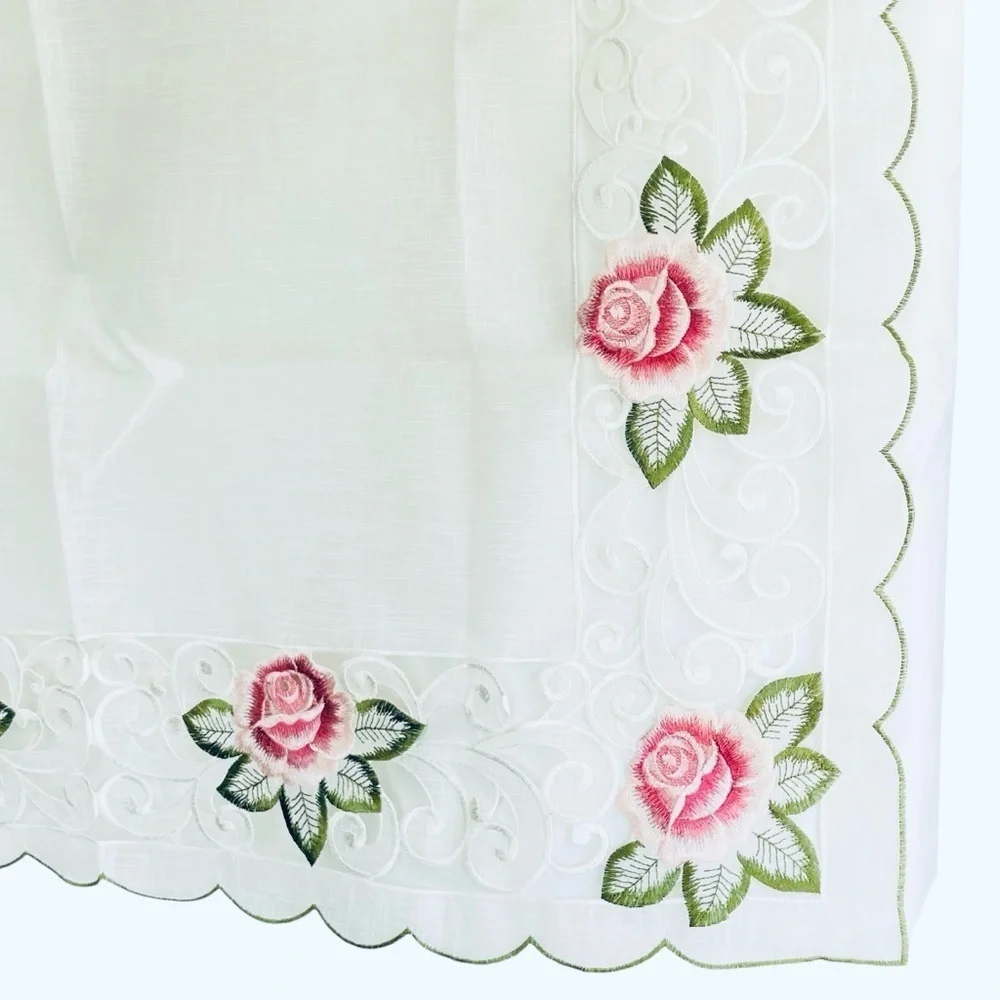 VTG Embroidered Rose Tablecloth Centerpiece Scalloped Floral Linen 33